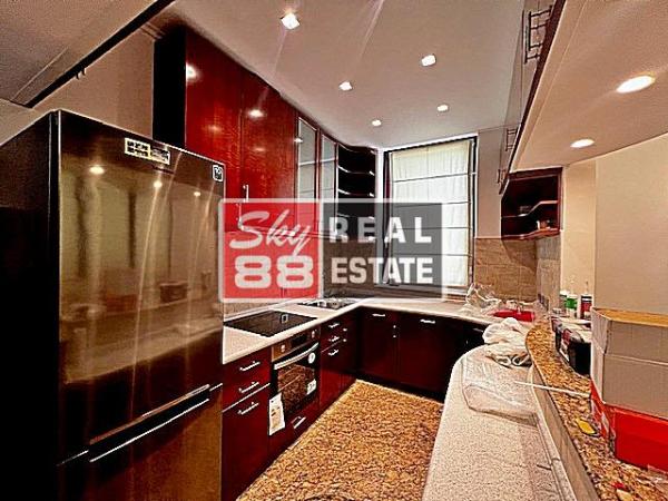 Slika 9 - Bulevar oslobođenja,  Kuća za izdavanje, 300m2, 4.500€
