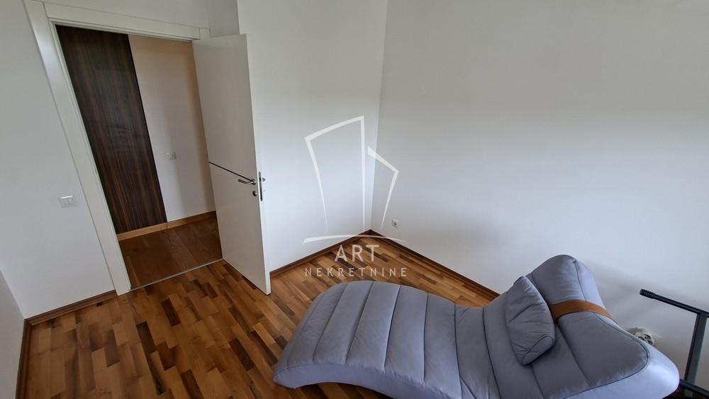Slika 11 - Vladimira Popovića, Trosoban stan za izdavanje, 123m2, 1.200€