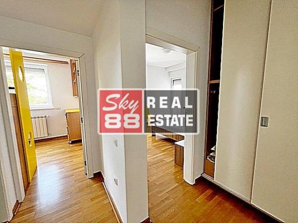 Slika 9 - Četvoroiposoban stan za izdavanje, 157m2, 1.850€