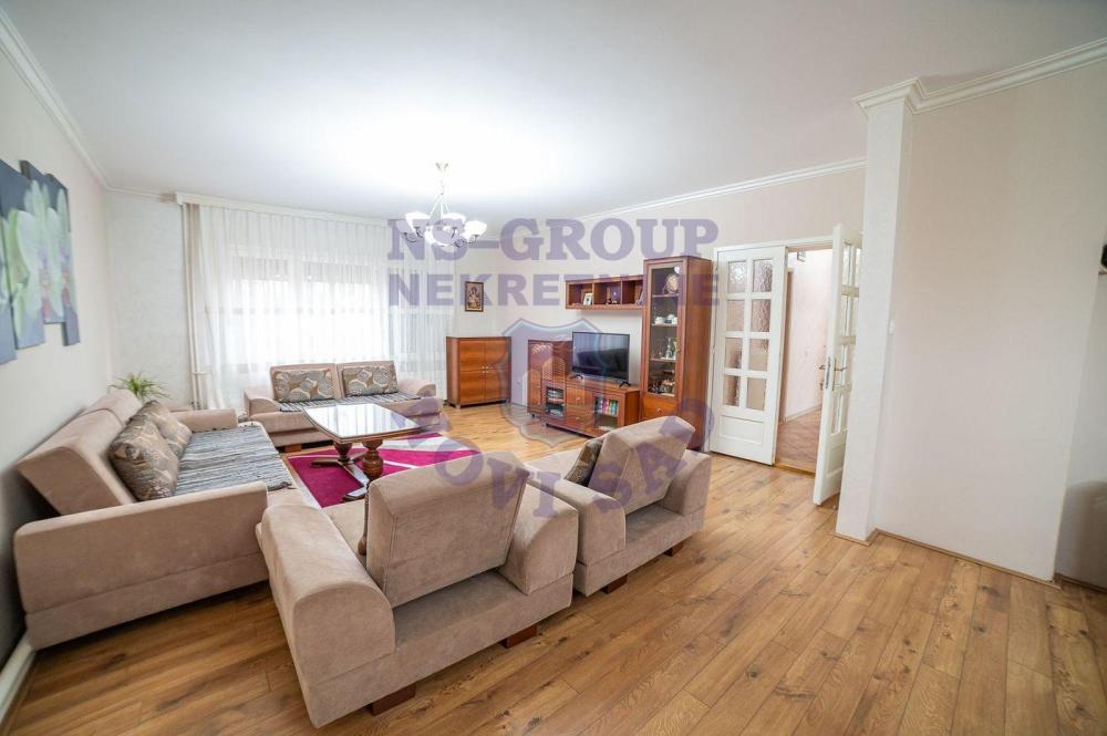 Slika 1 -  Kuća na prodaju, 310m2, 576.800€