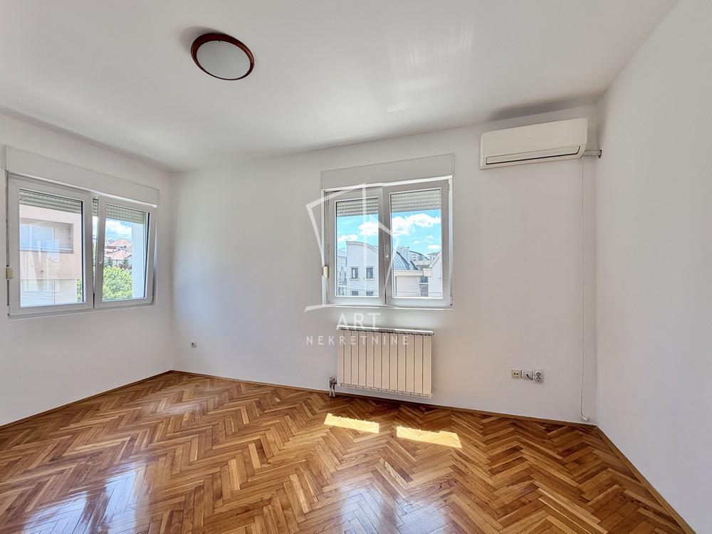 Slika 8 - Miloja Đaka, Četvorosoban stan na prodaju, 117m2, 468.000€