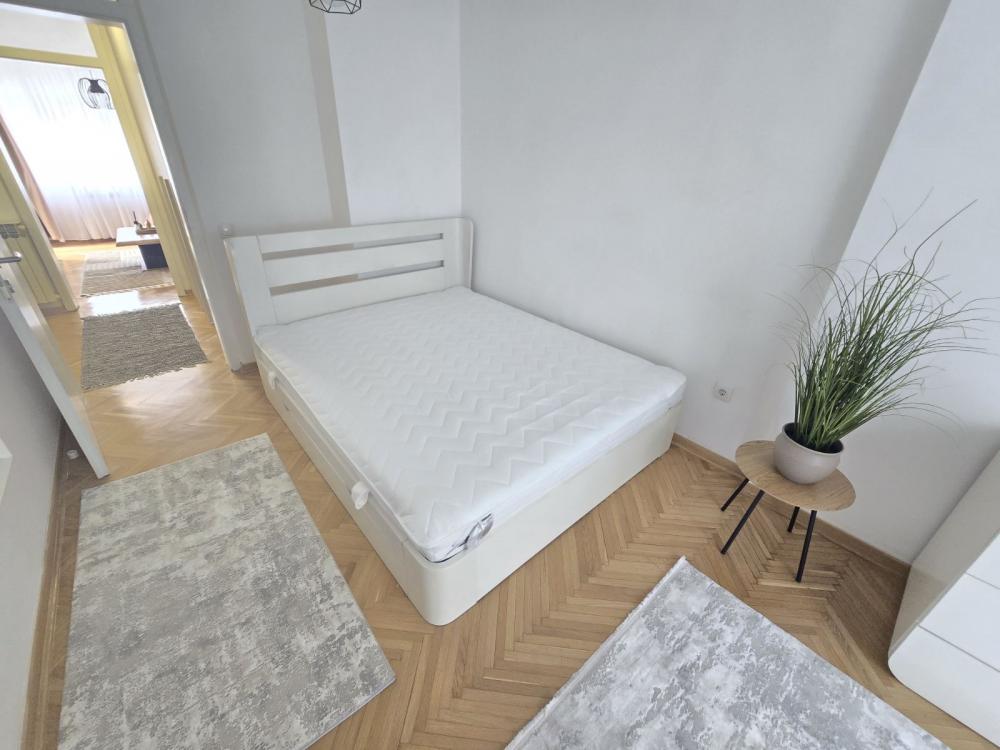 Slika 3 - Admirala Vukovića, Dvosoban stan za izdavanje, 54m2, 700€