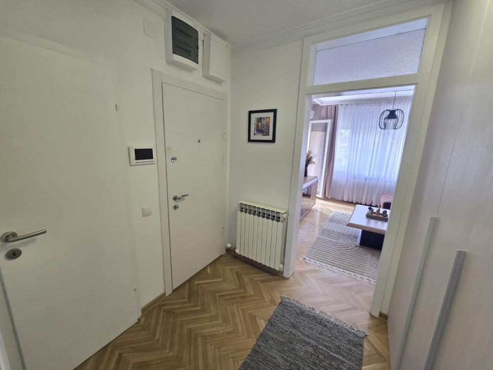 Slika 11 - Admirala Vukovića, Dvosoban stan za izdavanje, 54m2, 700€