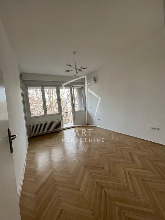 Slika 1 - Kralja Petra, Četvorosoban stan za izdavanje, 107m2, 1.800€
