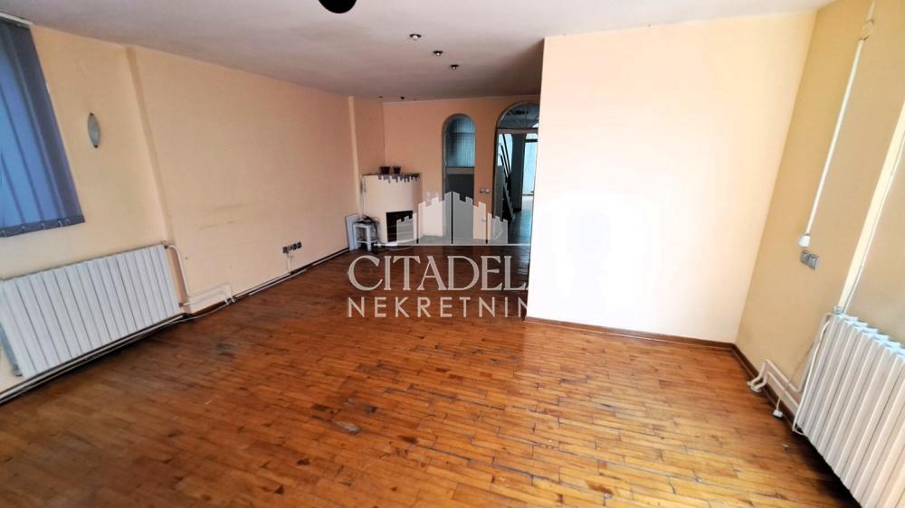 Slika 10 - Arčibalda Rajsa,  Kuća za izdavanje, 200m2, 1.200€