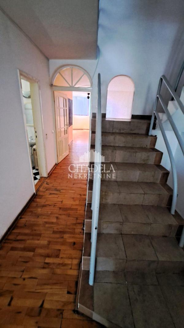 Slika 11 - Arčibalda Rajsa,  Kuća za izdavanje, 200m2, 1.200€