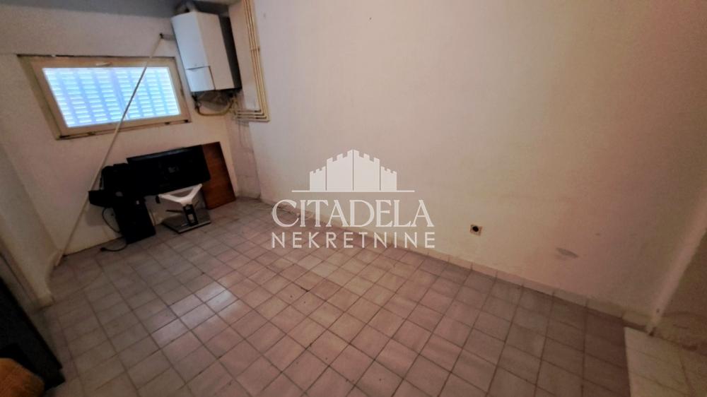 Slika 2 - Arčibalda Rajsa,  Kuća za izdavanje, 200m2, 1.200€