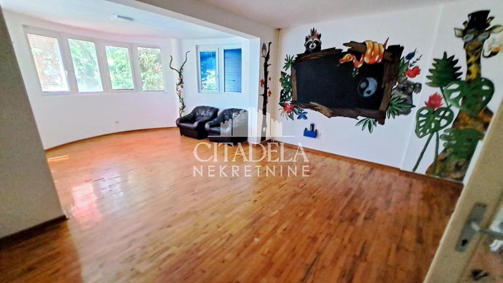 Slika 5 - Arčibalda Rajsa,  Kuća za izdavanje, 200m2, 1.200€