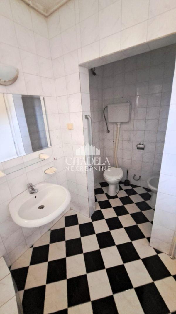 Slika 7 - Arčibalda Rajsa,  Kuća za izdavanje, 200m2, 1.200€