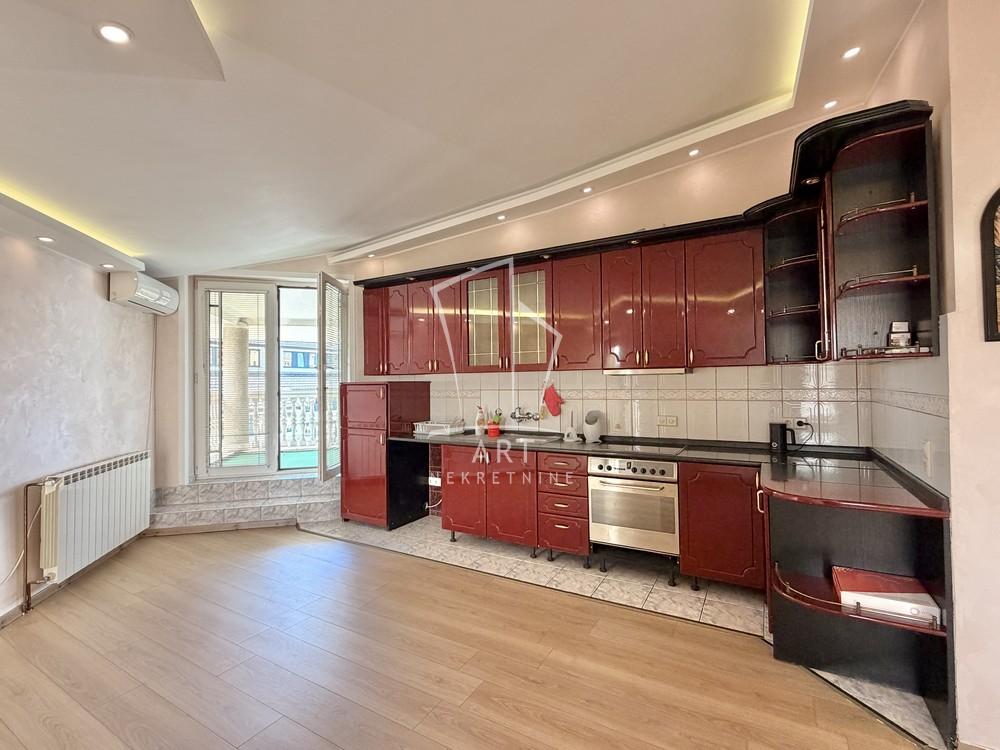 Slika 6 - Vojvode Vlahovića,  Kuća za izdavanje, 760m2, 7.000€