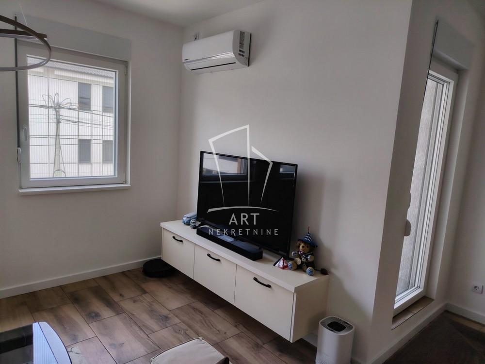 Slika 1 - Isidore Sekulić, Dvoiposoban stan na prodaju, 56m2, 165.000€