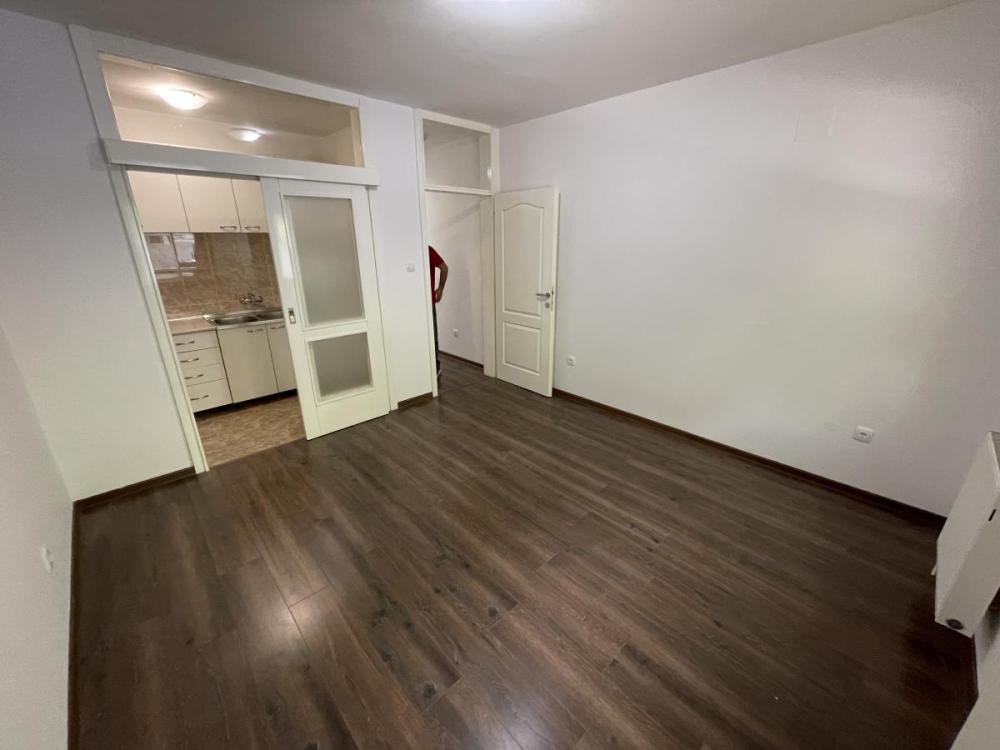 Slika 2 - Jednoiposoban stan za izdavanje, 38m2, 350€