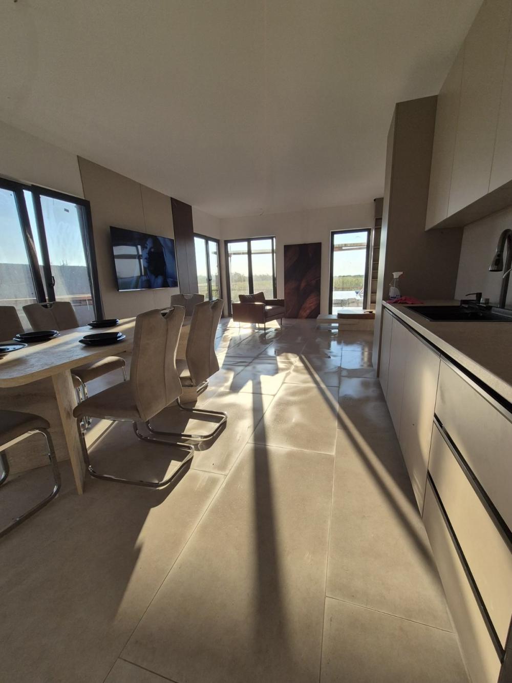 Slika 5 - Mihajla Lazarevića,  Kuća za izdavanje, 250m2, 2.300€