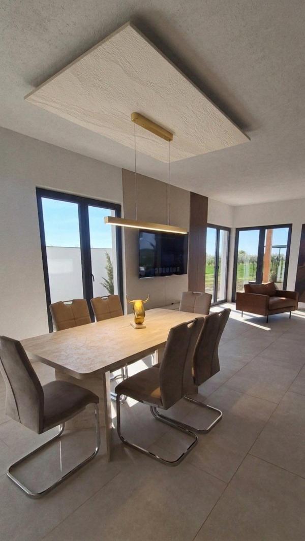 Slika 3 - Mihajla Lazarevića,  Kuća za izdavanje, 250m2, 2.300€