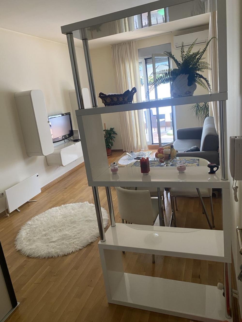 Slika 1 - Dragiše Lapčevića, Jednoiposoban stan za izdavanje, 42m2, 700€