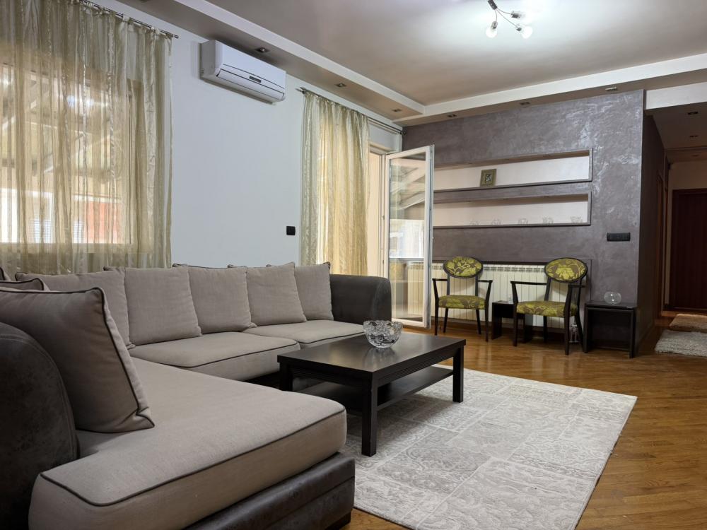 Slika 1 - Velisava Vulovića, Petosoban stan za izdavanje, 180m2, 1.500€