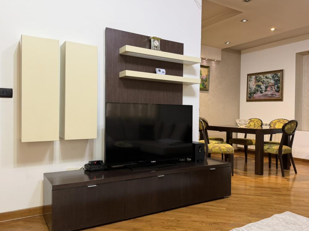 Slika 2 - Velisava Vulovića, Petosoban stan za izdavanje, 180m2, 1.500€