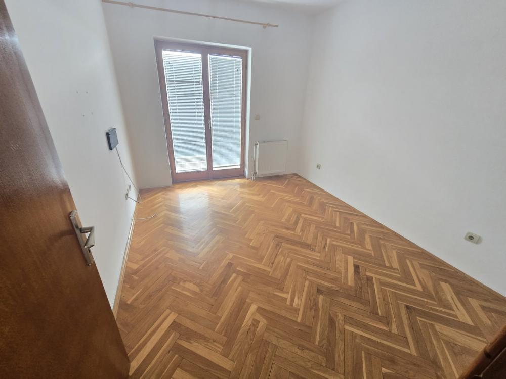 Slika 2 - Vojvode Vlahovića, Četvorosoban stan za izdavanje, 100m2, 550€