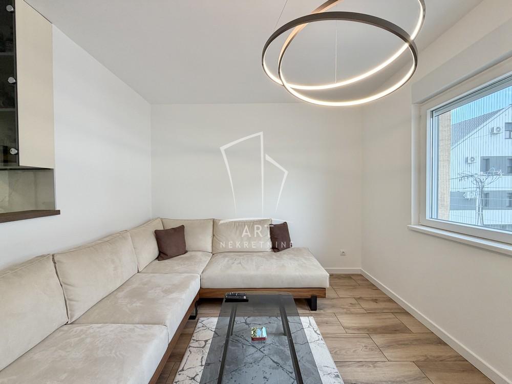 Slika 1 - Isidore Sekulić, Dvoiposoban stan na prodaju, 56m2, 165.000€