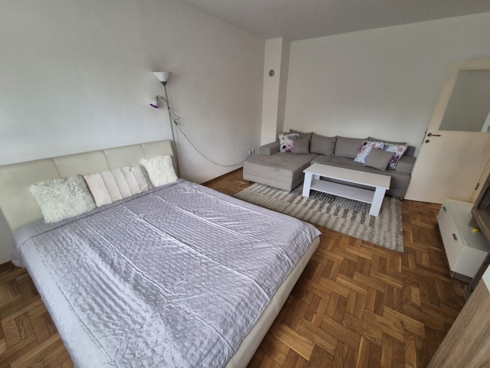 Slika 2 - Matije Vukovića, Jednoiposoban stan za izdavanje, 52m2, 400€