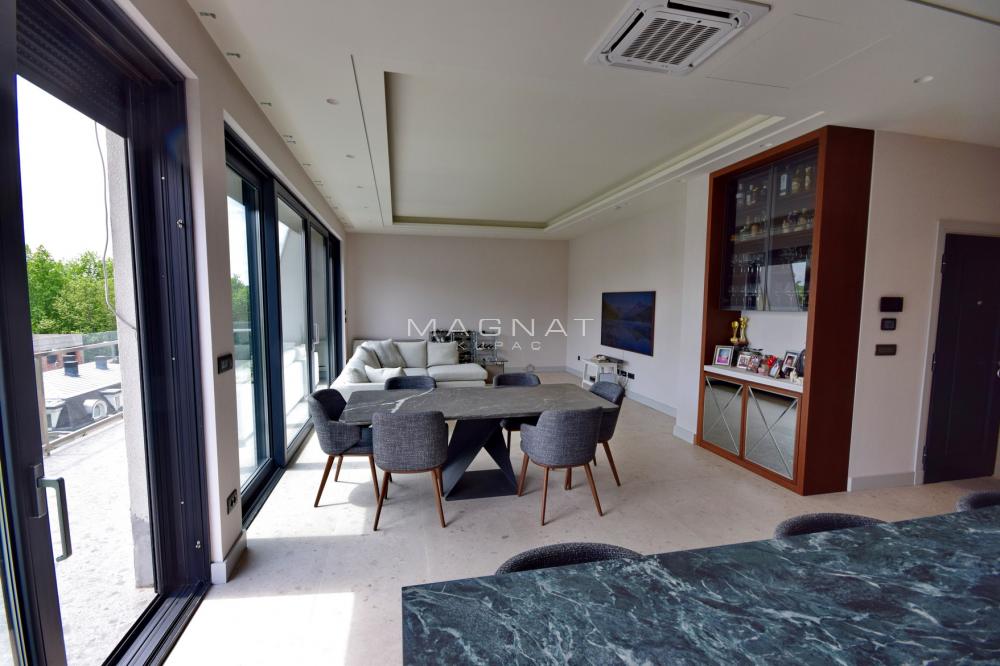 Slika 3 - Četvoroiposoban stan na prodaju, 215m2, 600.000€