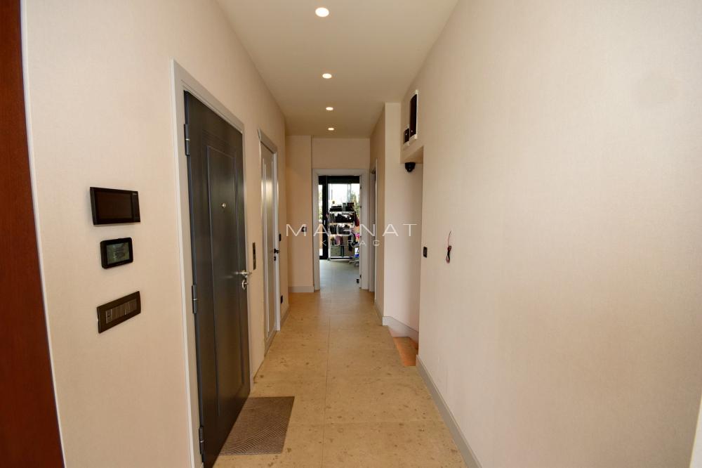 Slika 10 - Četvoroiposoban stan na prodaju, 215m2, 600.000€