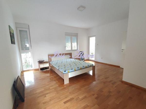 Slika 8 - Ruže Jovanović, Četvorosoban stan za izdavanje, 127m2, 850€