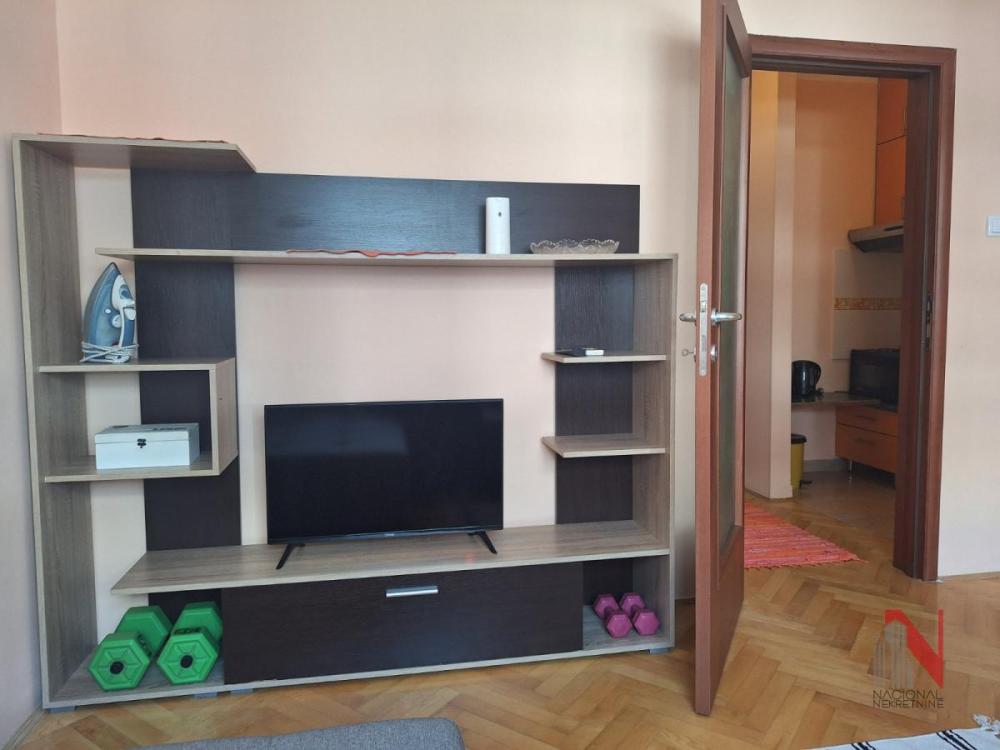 Slika 1 - DOSITEJEVA, Jednosoban stan za izdavanje, 27m2, 250€