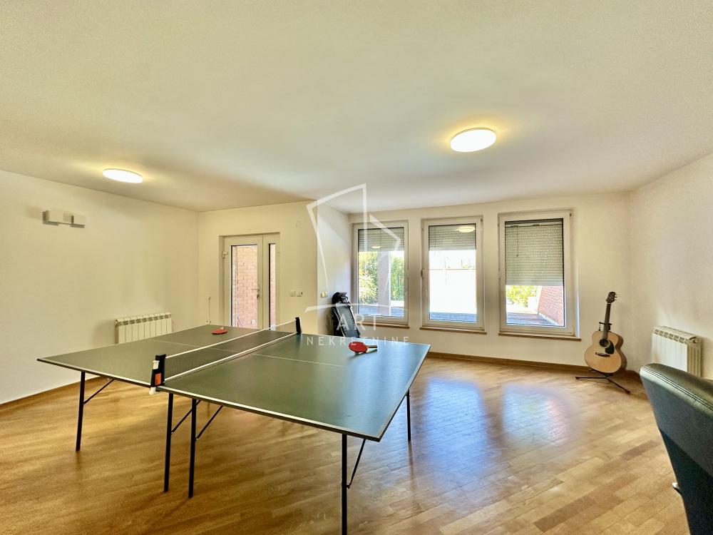 Slika 3 - Anice Savić Rebac,  Kuća za izdavanje, 320m2, 2.300€