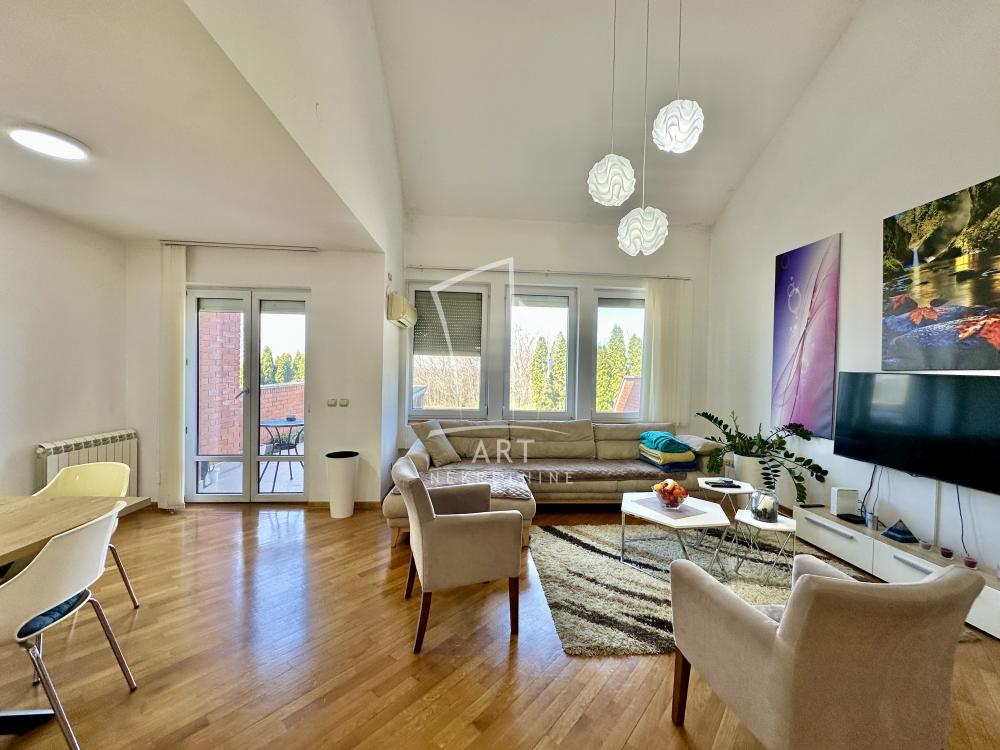 Slika 1 - Anice Savić Rebac,  Kuća za izdavanje, 320m2, 2.300€