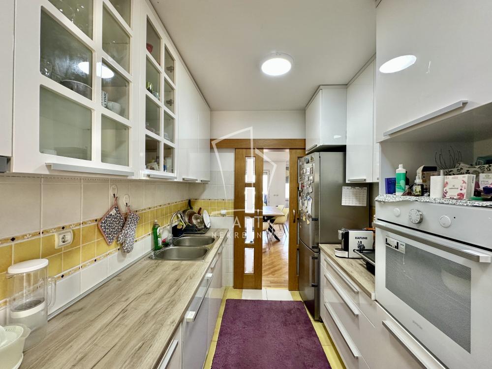 Slika 10 - Anice Savić Rebac,  Kuća za izdavanje, 320m2, 2.300€