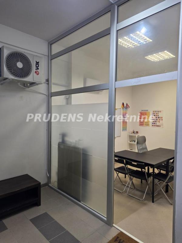 Slika 2 - Vojvode Stepe,  Lokal na prodaju, 14m2, 42.000€