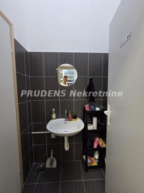 Slika 3 - Vojvode Stepe,  Lokal na prodaju, 14m2, 42.000€
