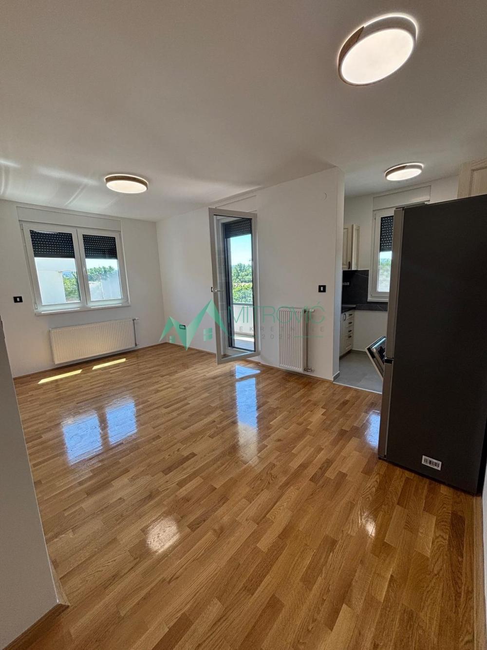 Glavna slika -Dvoiposoban stan za izdavanje, 61m2, 550€