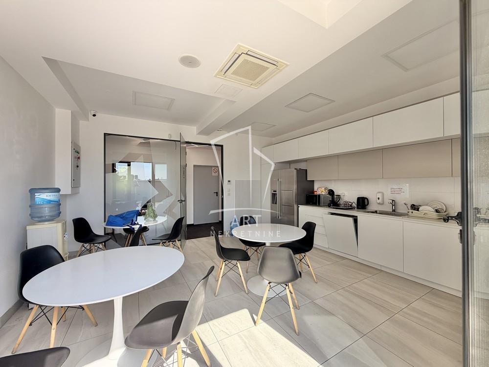 Slika 11 - Batajnički drum 9. deo,  Lokal za izdavanje, 900m2, 9.450€
