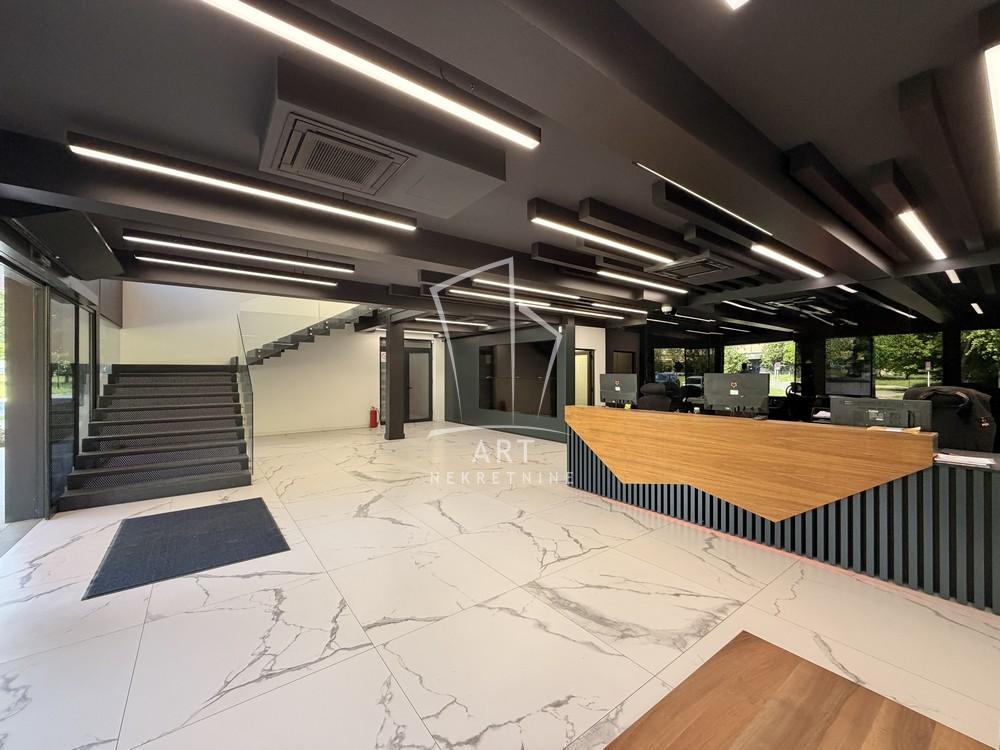 Glavna slika -Batajnički drum 9. deo,  Lokal za izdavanje, 900m2, 9.450€