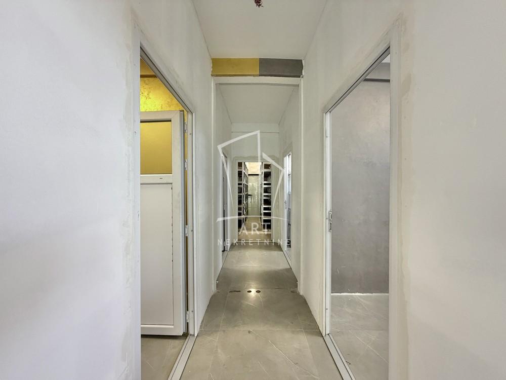 Slika 9 - Batajnički drum 9. deo,  Lokal za izdavanje, 450m2, 4.275€