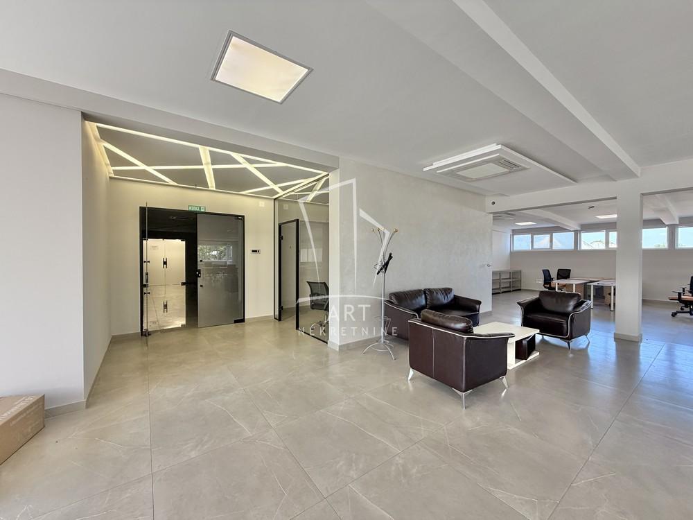 Slika 2 - Batajnički drum 9. deo,  Lokal za izdavanje, 450m2, 4.275€