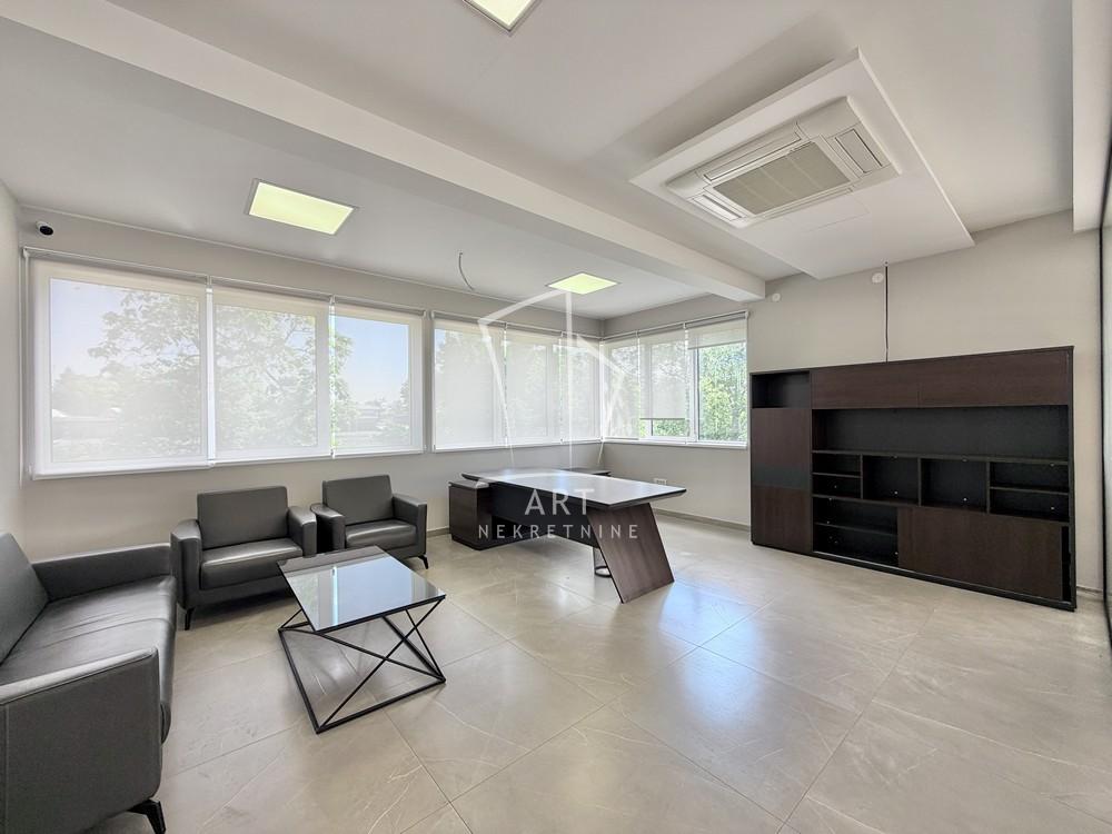 Slika 3 - Batajnički drum 9. deo,  Lokal za izdavanje, 450m2, 4.275€
