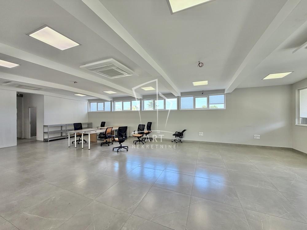 Slika 8 - Batajnički drum 9. deo,  Lokal za izdavanje, 450m2, 4.275€