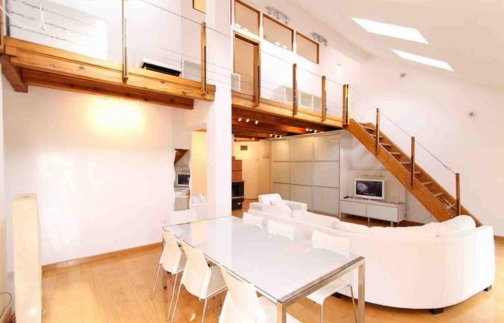 Slika 8 - Hilandarska, Trosoban stan za izdavanje, 130m2, 1.200€