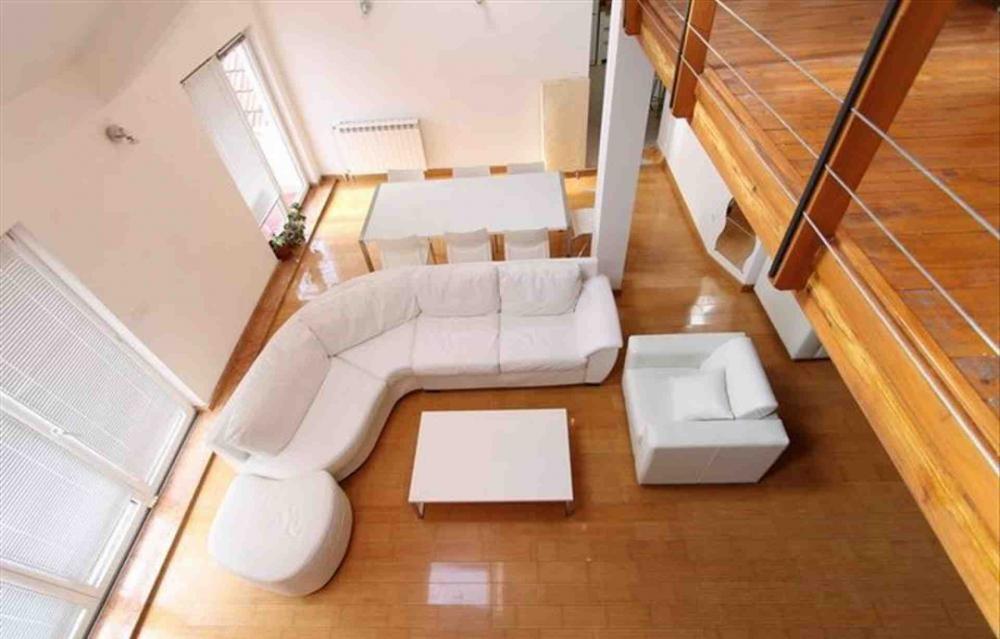 Slika 6 - Hilandarska, Trosoban stan za izdavanje, 130m2, 1.200€