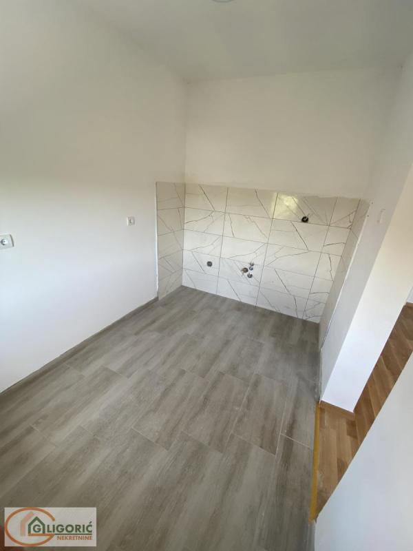 Slika 5 - Jovana Bijelića, Četvorosoban stan na prodaju, 71m2, 142.600€