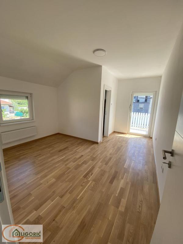 Slika 2 - Jovana Bijelića, Četvorosoban stan na prodaju, 71m2, 142.600€