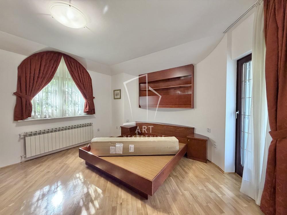Slika 9 - Bulevar oslobođenja,  Kuća za izdavanje, 146m2, 4.500€