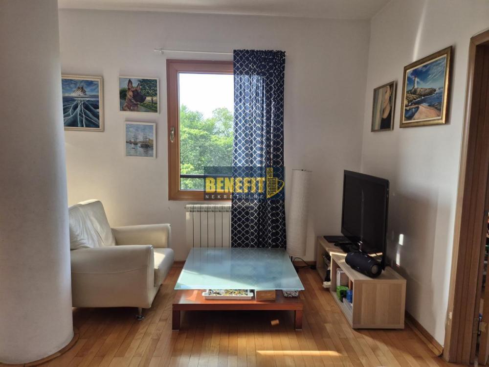 Slika 1 - Troiposoban stan za izdavanje, 108m2, 1.300€