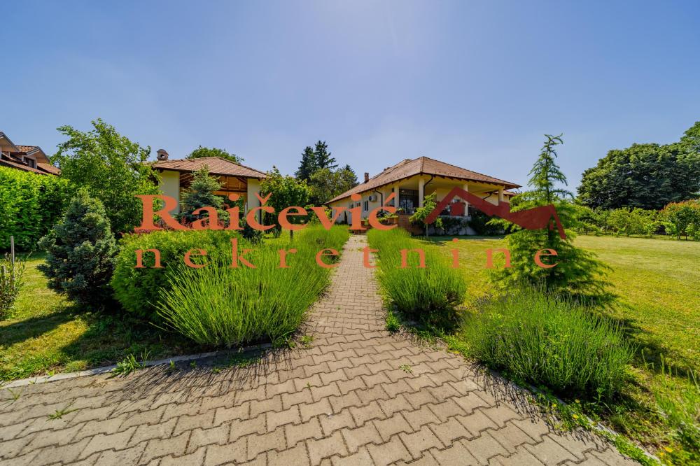 Slika 1 - Mali Pozarevac,  Kuća na prodaju, 257m2, 375.000€
