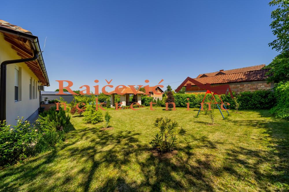 Slika 5 - Mali Pozarevac,  Kuća na prodaju, 257m2, 375.000€