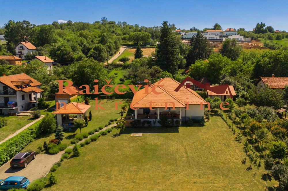 Slika 9 - Mali Pozarevac,  Kuća na prodaju, 257m2, 375.000€