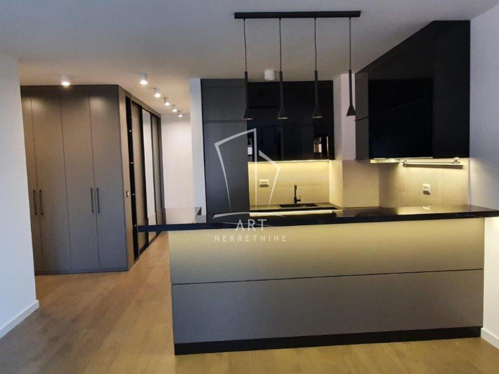 Slika 4 - Dunavska, Četvorosoban stan za izdavanje, 125m2, 2.000€